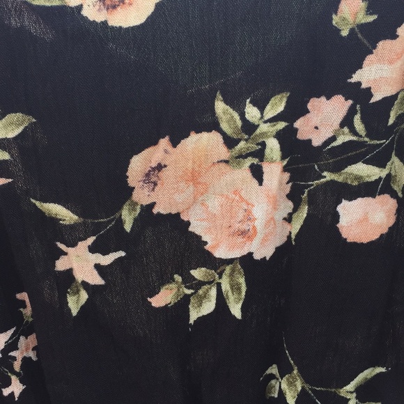 🌸 Forever 21 flower romper 🌸 - Picture 4 of 6